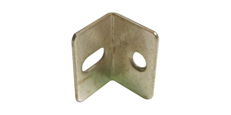 Angled Bracket, with Horizontal Slot