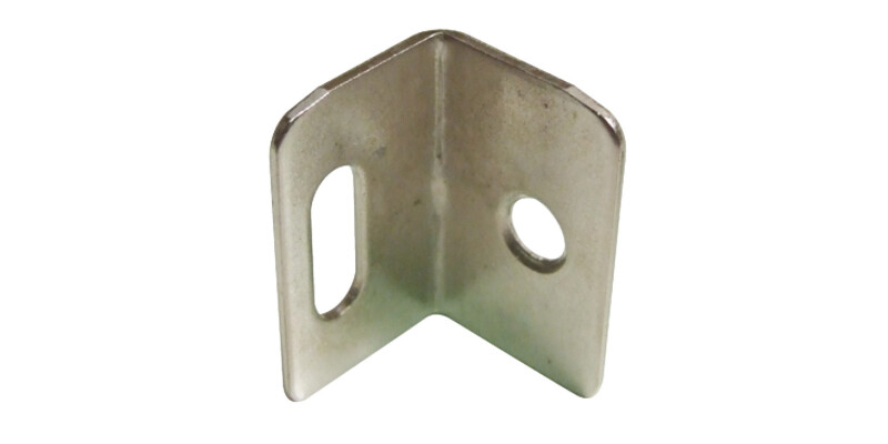 Angled Bracket, with Vertical Slot