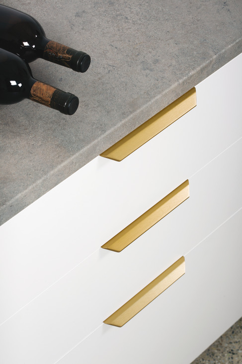 Vann Pull Hdl ZA Dk Brass 64mm cc